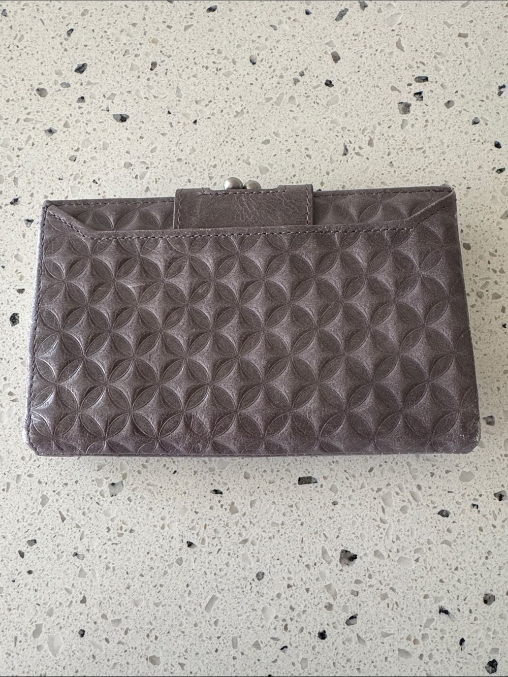 HOBO Wallet Small Clutch in Taupe Gray Textured Leather Kiss Lock EUC - Picture 2 of 12